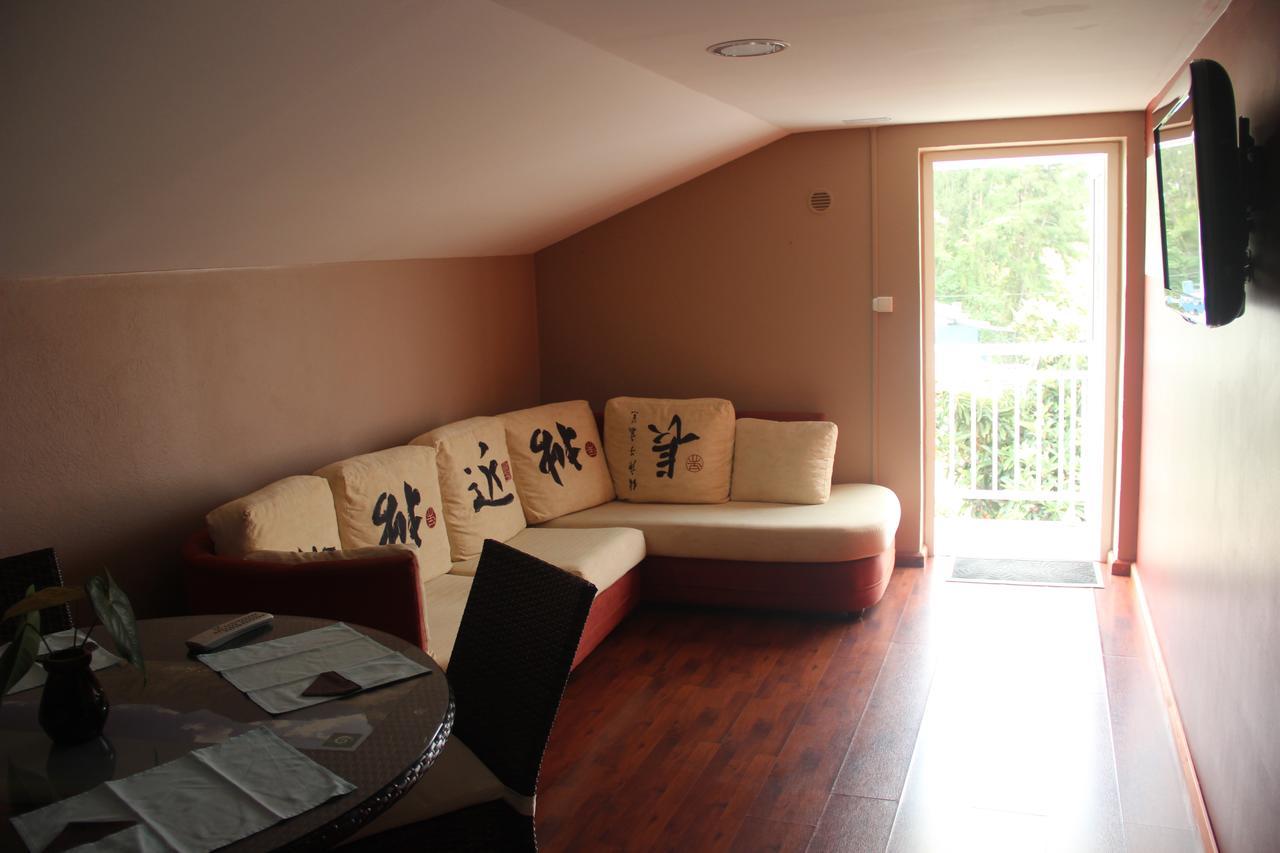 Le Colibri Bed & Breakfast Le Dix-Septieme ภายนอก รูปภาพ