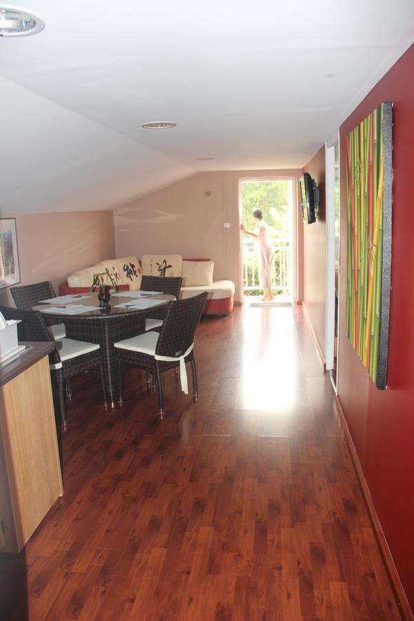 Le Colibri Bed & Breakfast Le Dix-Septieme ภายนอก รูปภาพ